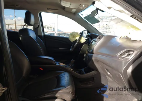 2018 Dodge Journey Crossroad z USA, uszkodzony, nr VIN 3C4PDDGG0JT371452